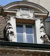 Façade sur la rue des Forges, détail.