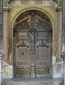 Porte de la salle Saint-Louis (1580, ancien Parlement de Bourgogne à Dijon).