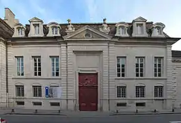 Services de la DRAC à l'hôtel Chartraire de Montigny de Dijon (Côte-d'Or).