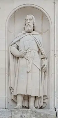 Statue de Hugues de Payns, place Saint-Bernard, Dijon.