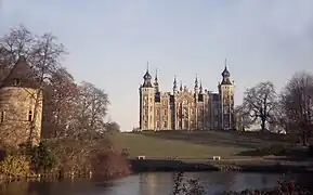 Château de Viron et une tour du château de Dilbeek