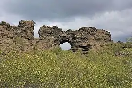 Les rochers de Dimmuborgir ont servi de décor au camp des Sauvageons de Mance Rayder.