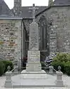 Le monument aux morts de Dinéault.