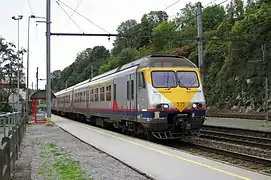 Voie 1 et train IC pour Bruxelles-Midi.