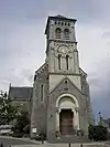 Le clocher-porche de l'église Saint-Symphorien.