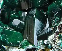 Dioptase et planchéite.