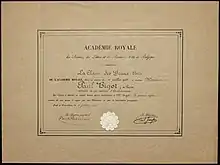 Photographie d'un diplôme de l'Académie royale des sciences, des lettres et des beaux-arts de Belgique.