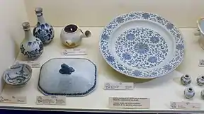 Vaisselle chinoise trouvée sur l'épave de la Boussole et déposée au musée maritime de Nouvelle-Calédonie, ancienne muséographie.