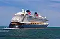 Le Disney Dream en 2016 sortant de Port Canaveral.