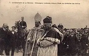 Mgr Lobbedey, évêque d'Arras, aux funérailles des victimes.