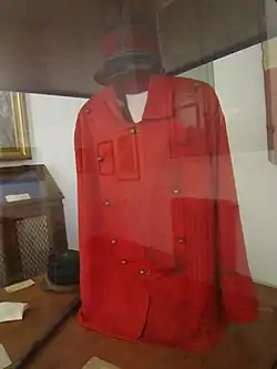 Uniforme des Chemises rouges d'Antonio Fratti portant des traces de son sang