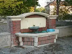 Fontaine en brique.