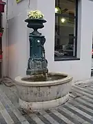 Fontaine ancienne du centre.
