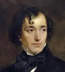 Portrait d'un jeune homme avec de long cheveux noirs et bouclés