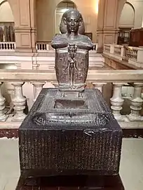 Statue de guérison de Djedhor ( Musée égyptien du Caire)