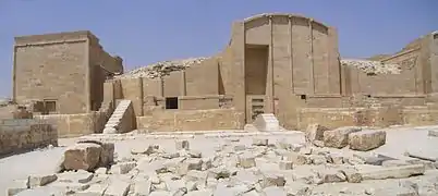 Chapelles de la cour du Heb-Sed du complexe funéraire de Djéser à Saqqarah (début de la IIIe dynastie).