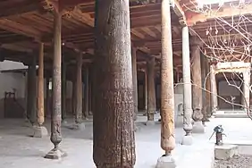 Vue générale de l'intérieur de la mosquée Djouma.