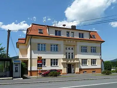 Dlouhá Ves : la mairie et la poste.