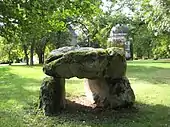 Dolmen de Pierrefitte dans le parc du château à Auzouer-en-Touraine (37)