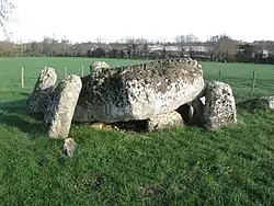 Le dolmen de la Pierre Levée.