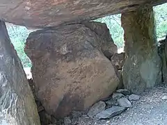 Intérieur de la chambre, à gauche...