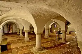La crypte romane orientale, sous le chœur ouest.