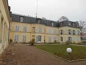 Le château Gomel.