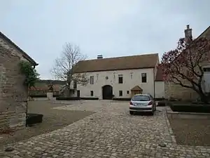 Vendangeoir de Vosne-Romanée, ancienne grange monastique de l'abbaye Saint-Vivant de Vergy de l'ordre de Cluny.