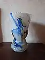 Vase en opaline avec inclusions de couleurs