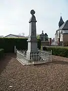 Le monument aux morts de Domléger.