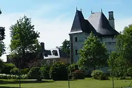 Manoir et château féodal.