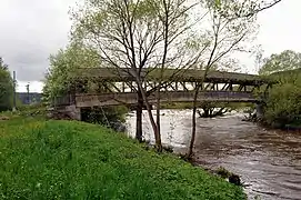 Pont couvert en bois.