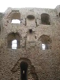 Donjon de Sainte-Suzanne, intérieur