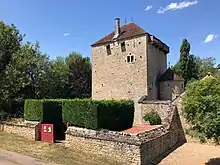 Le donjon vu de l'extérieur du château.