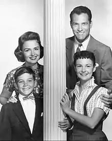 Casting en 1958 de la série The Donna Reed Show : Donna Reed, Carl Betz, Paul Petersen (en) et Shelley Fabares (de haut en bas et de g. à d.)