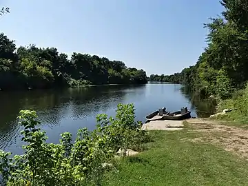 La Dordogne à Creysse, avec vue sur Cours-de-Pile sur la rive opposée.