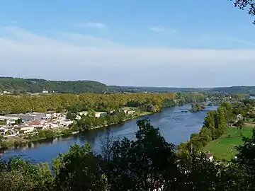 La vallée de la Dordogne vue depuis la commune de Couze-et-Saint-Front, face à Lalinde.