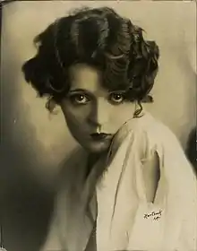 Description de l'image Dorothy Devore by Hartsook.jpg.