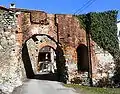Dorzano (Biella),entrée du ricetto, porte du XVe siècle