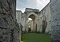 Intérieur des ruines de la collégiale Saint-Denis