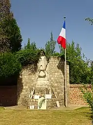 Pleureuse, cimetière de Douai.