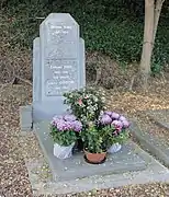 Sa tombe au cimetière de Douai.