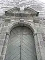 Chapelle Saint-Michel, porte occidentale.
