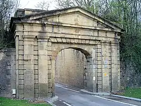 Porte du fort de Bellecroix.