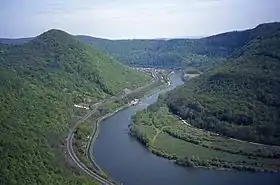 Le Doubs entre Laissey et Deluz, peu avant Besançon.