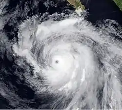 L'ouragan Cesar-Douglas près de son pic d'intensité en août 1996.