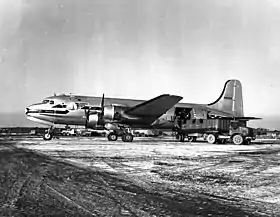 le Douglas C-54E-1-DO Skymaster no 44-9030 de l'U.S. Air Force durant le blocus de Berlin