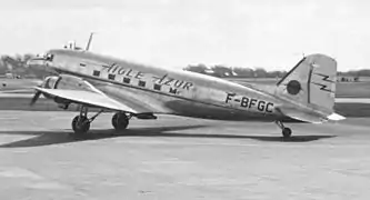 Douglas DC-3 d'Aigle Azur en 1953 équipé d'un réacteur d'appoint ventral Turbomeca Palas