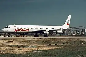 C-GMXQ, le Douglas DC-8 impliqué dans l'accident, ici à l'aéroport de Faro en 1988