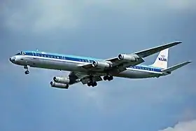 Un DC-8 de la KLM à l'atterrissage à l'aéroport d'Heathrow, en Angleterre en avril 1978.